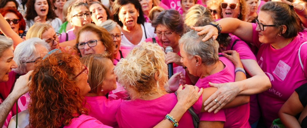 Clamor en Andalucía contra Moreno Bonilla: multitudinarias concentraciones exigen su dimisión por los errores con el cáncer de mama