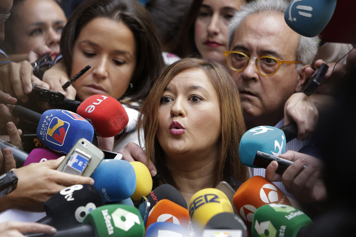 La presidenta del Comité Federal del PSOE, Verónica Pérez, atiende a los medios a las puertas de Ferraz