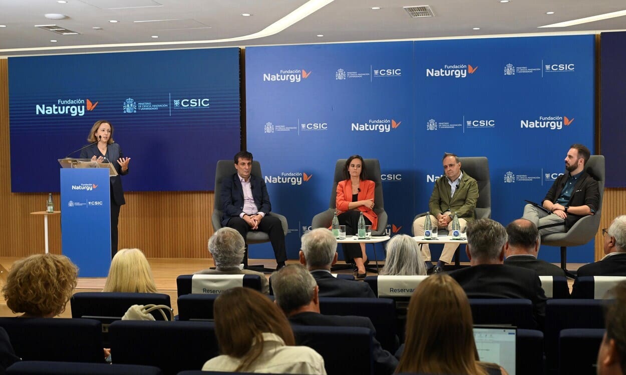 Asistentes a la jornada sobre innovación energética, con la participación de Eloísa del Pino, Sergio Rojas, Lucía Blanco y Jesús Chapado. NATURGY