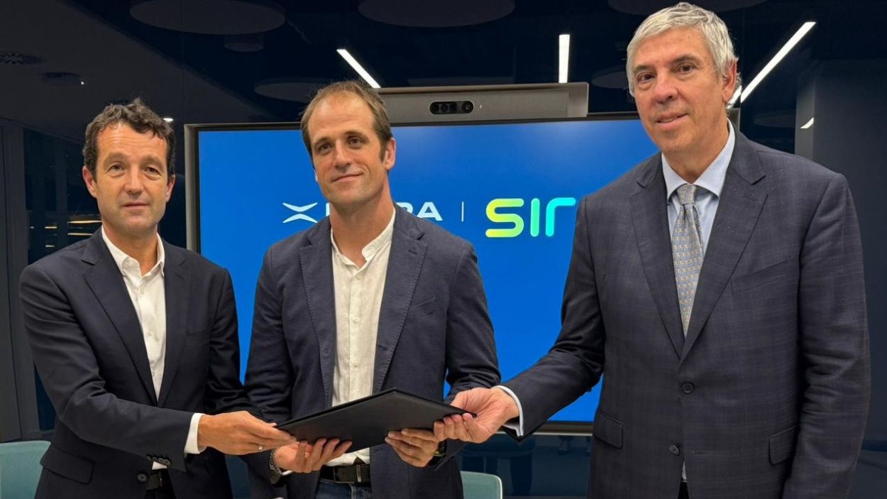 Firma del acuerdo entre Indra y Sirt