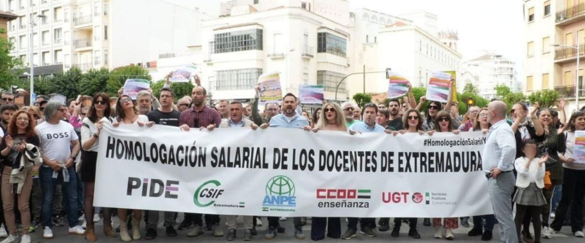 Los sindicatos rompen relaciones con el Gobierno de María Guardiola hasta que se logre la homologación salarial del profesorado