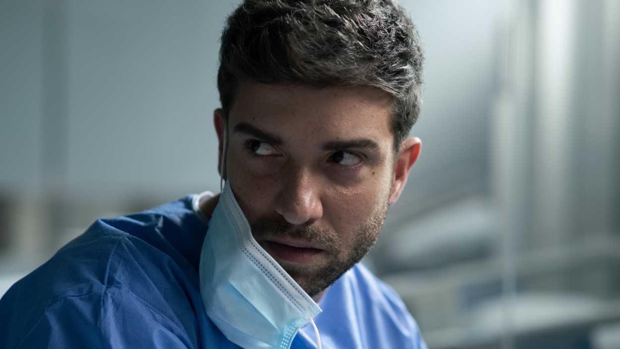 Pablo Alborán en una escena de 'Respira' (NETFLIX)