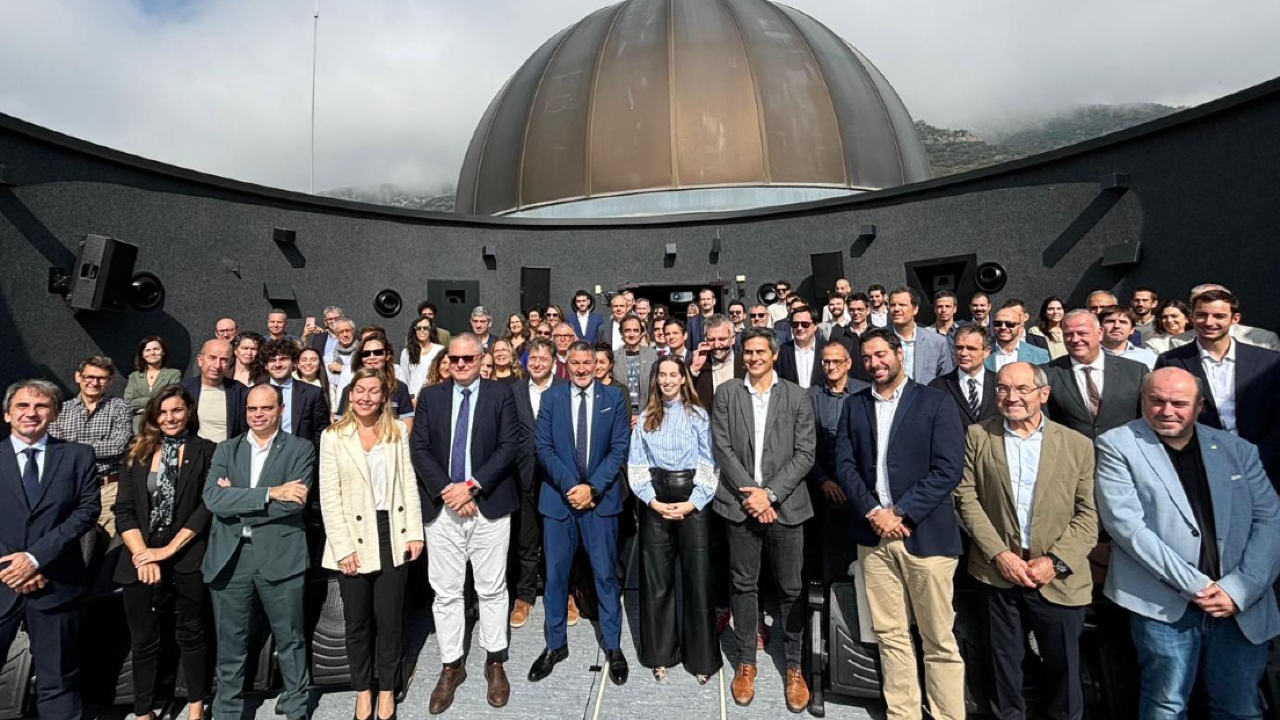 El conseller de Empresa y Trabajo, Miquel Sàmper, en el Parque Astronómico del Montsec en Àger, Lleida