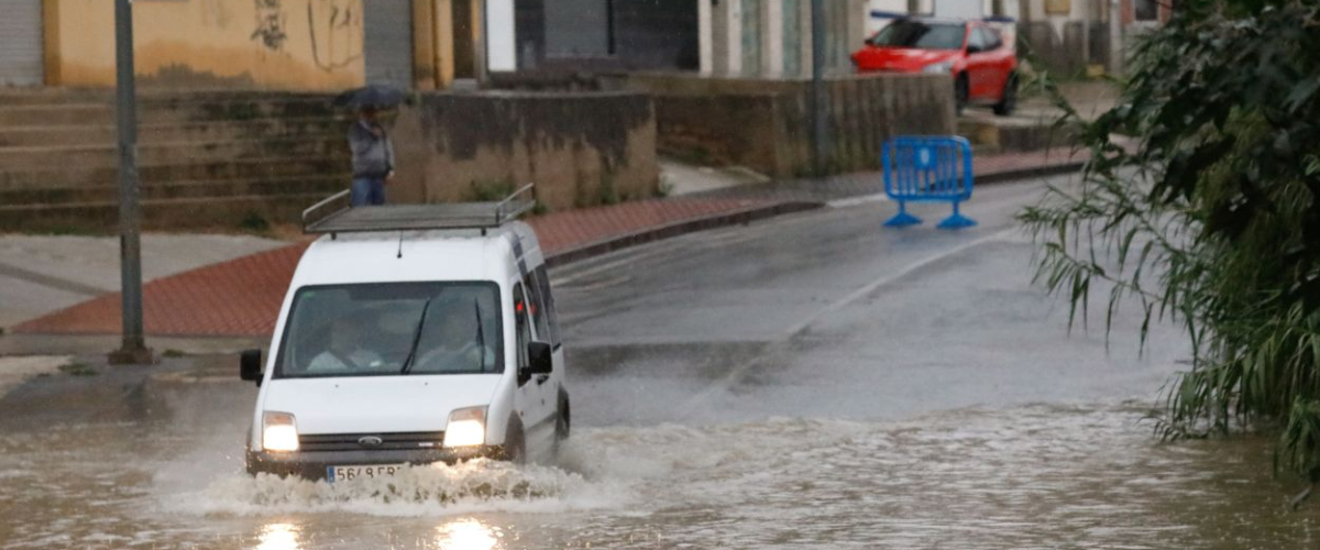 La AEMET avisa de lluvias torrenciales en Alicante y Murcia: hasta 180 litros por metro cuadrado