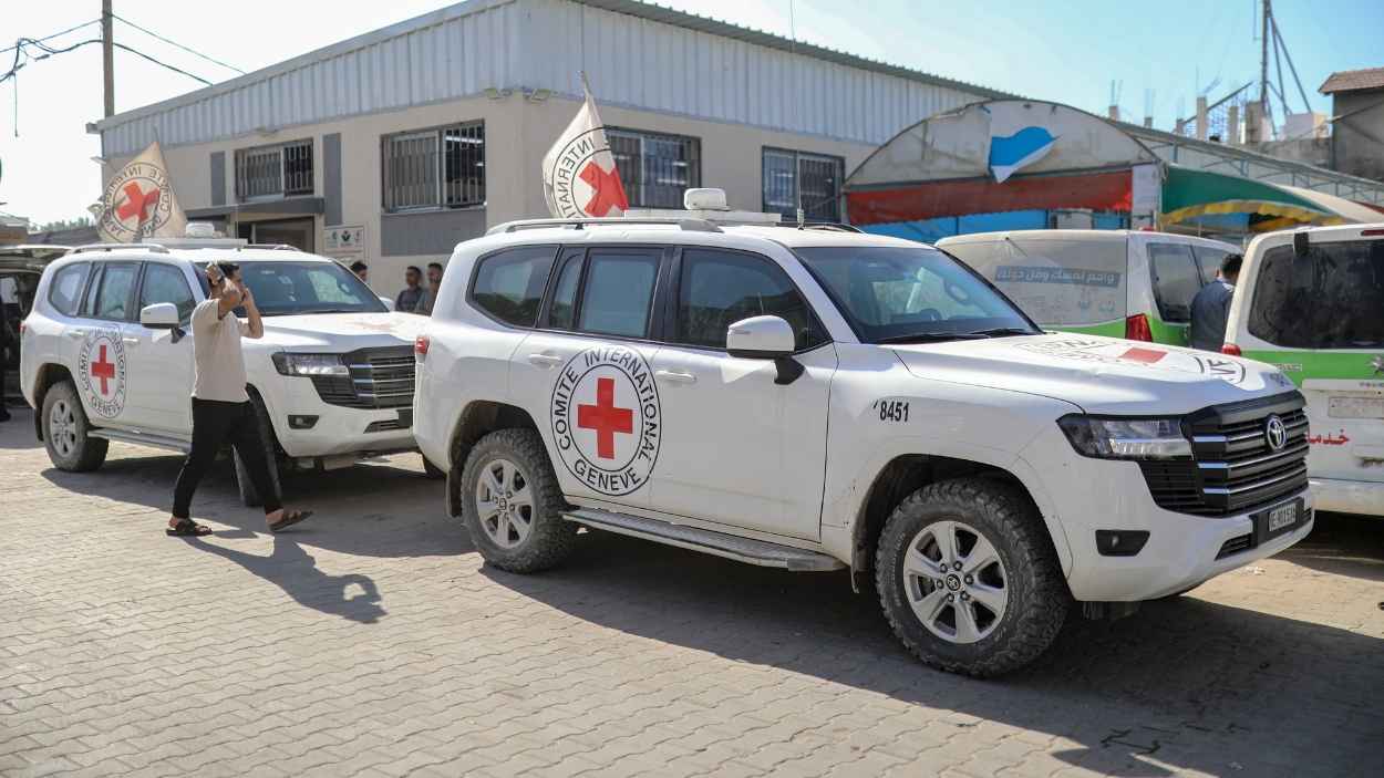 La Cruz Roja empieza la "operación multifase" para la entrega de rehenes y detenidos entre Hamás e Israel. EP.