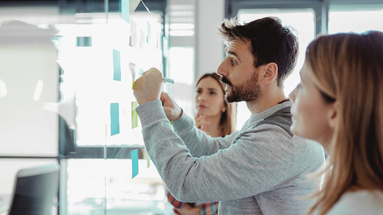 La plataforma global Santander X acompaña con soluciones financieras y no financieras a miles de emprendedores y empresas que quieren crecer sin dejar de lado su propósito