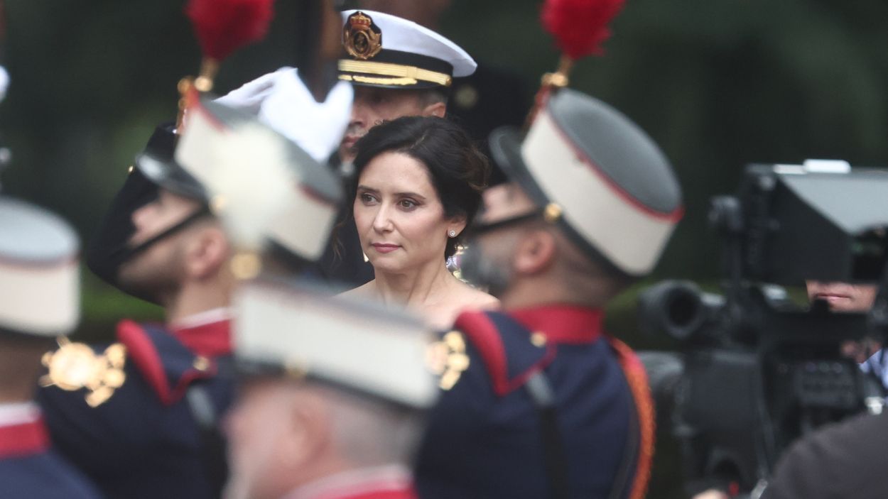 La presidenta de la Comunidad de Madrid, Isabel Díaz Ayuso, durante el desfile militar del 12 de Octubre. EP.