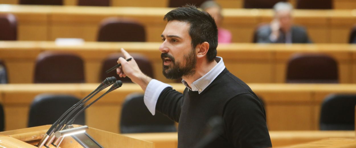 El apunte de Ramón Espinar sobre las encuestas que hacen templar al PP de Feijóo
