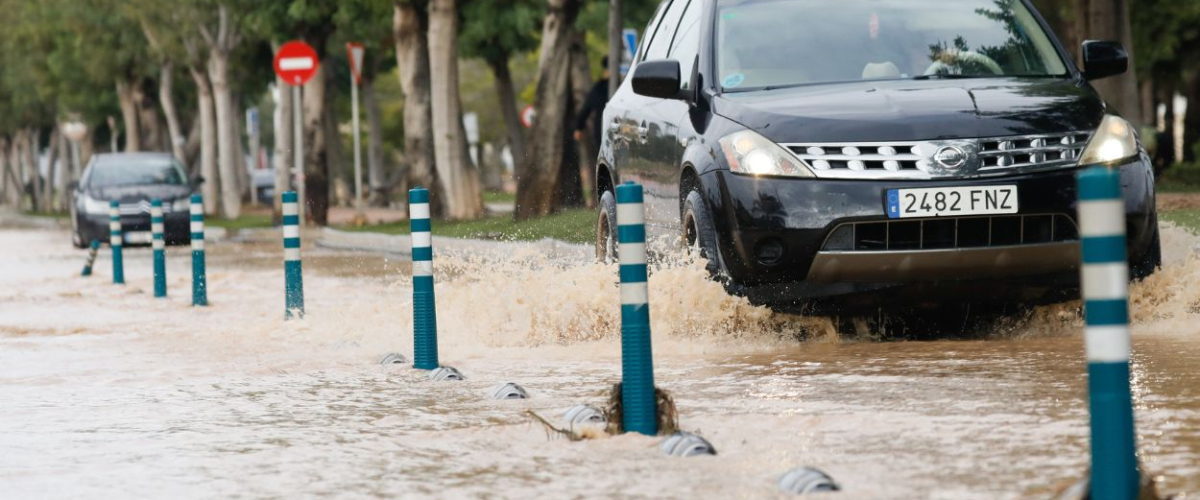 El aviso rojo permanece en Valencia por lluvias torrenciales y el foco se desplazará a Baleares este martes