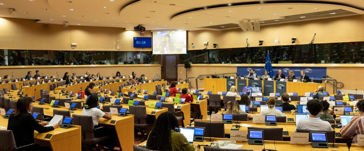 El plan de Almeida y Vox sobre el aborto en Madrid llega al Parlamento Europeo con el foco en la "información falsa"