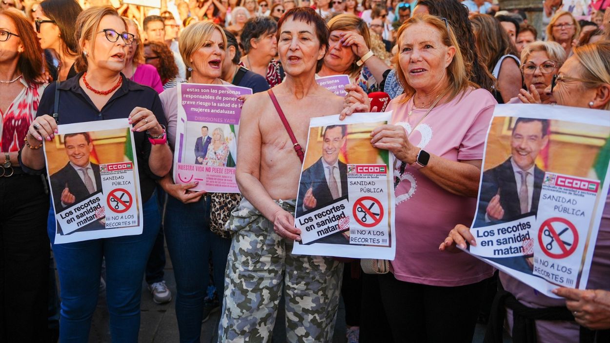 Concentración contra los fallos en el cribado del cáncer de mama en Sevilla / EP