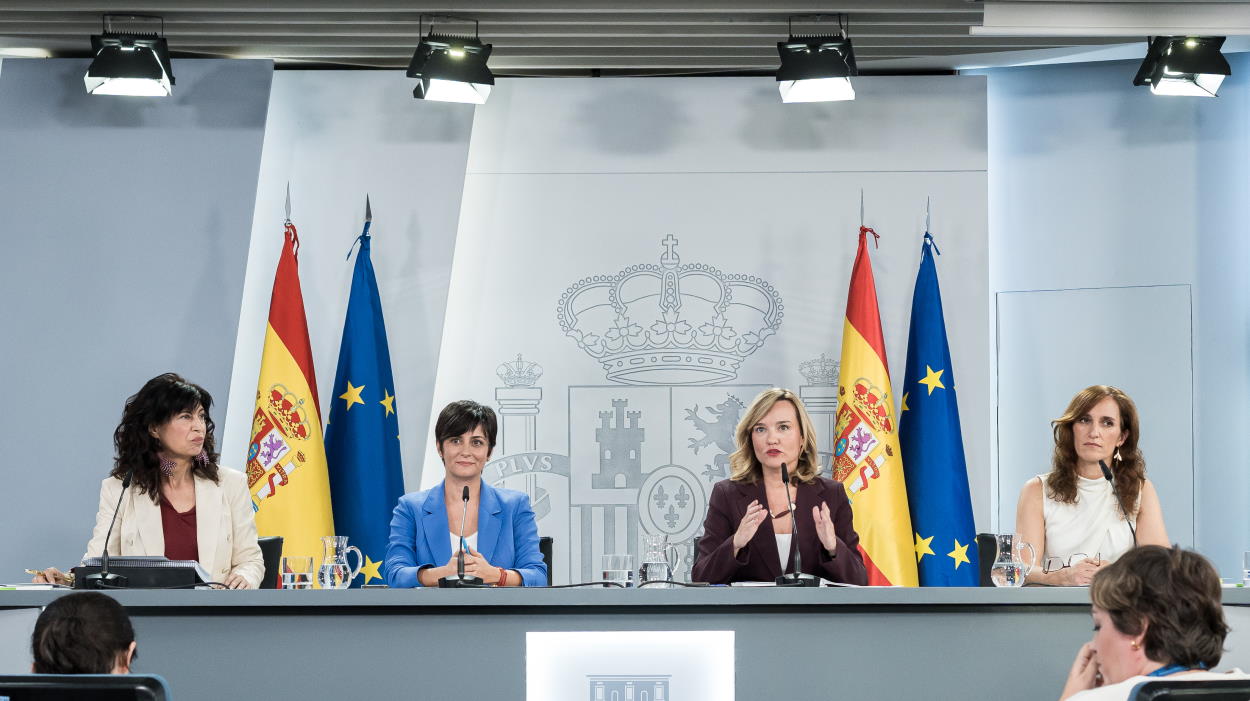 El Gobierno acuerda blindar el aborto en la Constitución y requiere formalmente a tres CCAA del PP por incumplir la ley. EP.