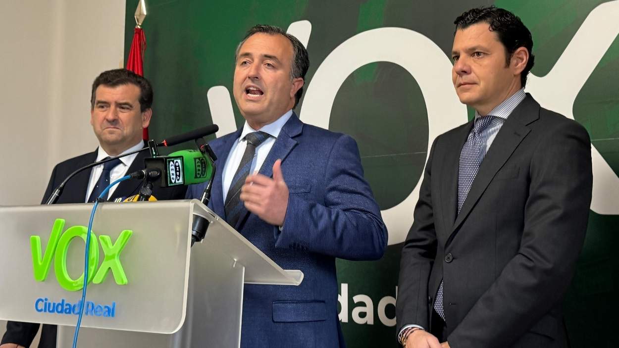 Ricardo Chamorro (i), David Moreno (c) y Luis Blázquez (d), Vox. Archivo EP.