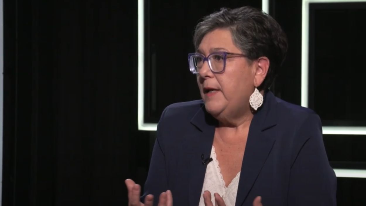 La presidenta de FADEMUR Murcia, Viqui Molina, en la Mesa Redonda de Igualdad.