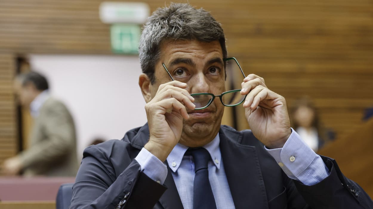 El presidente de la Generalitat valenciana, Carlos Mazón, durante una sesión de control al president de la Generalitat, a 2 de octubre de 2025, en Valencia, Comunidad Valenciana (España). EP.