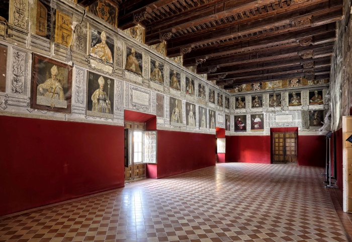 Salón de los Obispos del Palacio Episcopal de Tarazona Salón de los Obispos del Palacio Episcopal de Tarazona