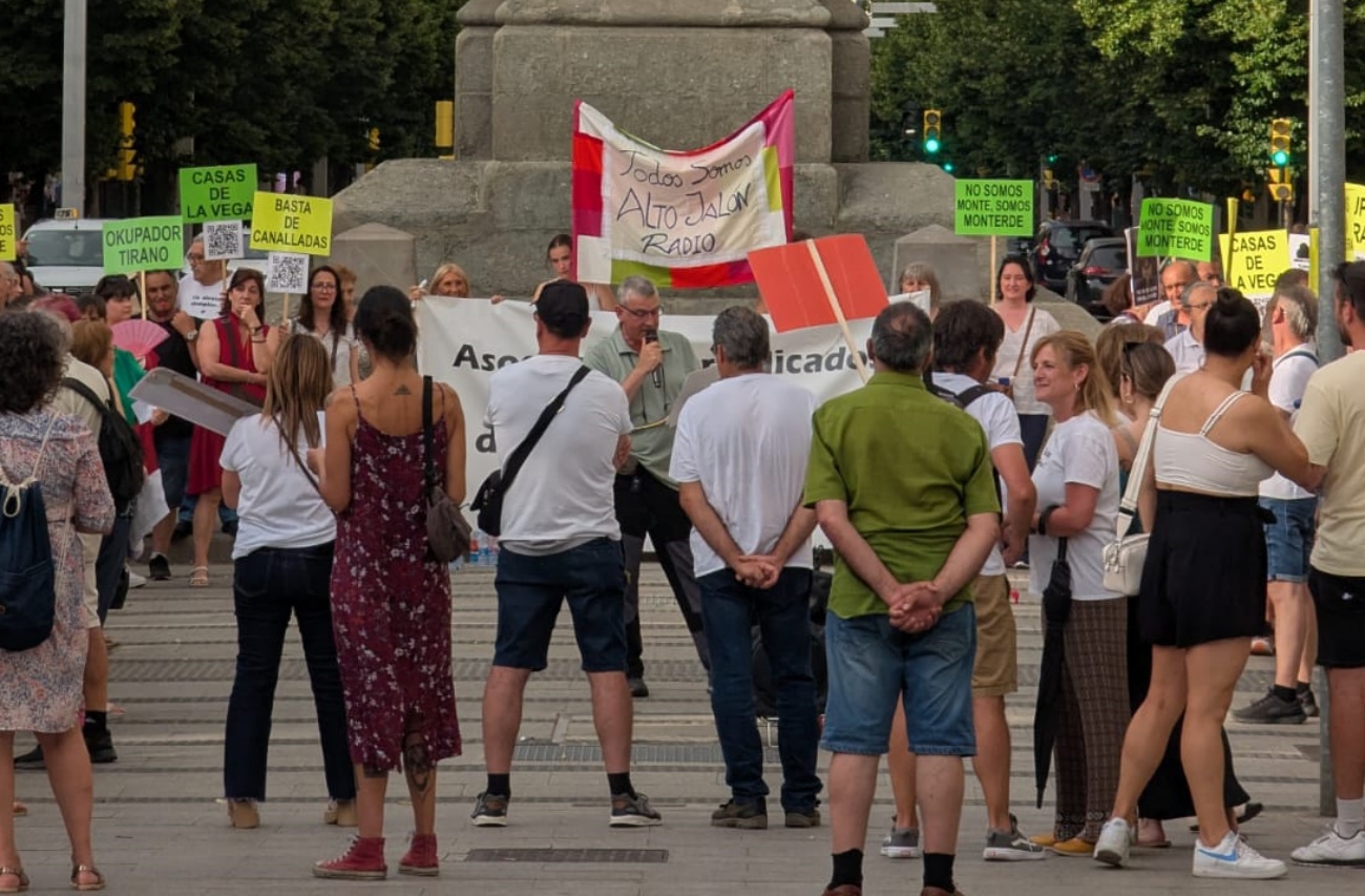 Concentración en Zaragoza de los vecinos de Monterde afectados por las inmatriculaciones del alcalde del PP