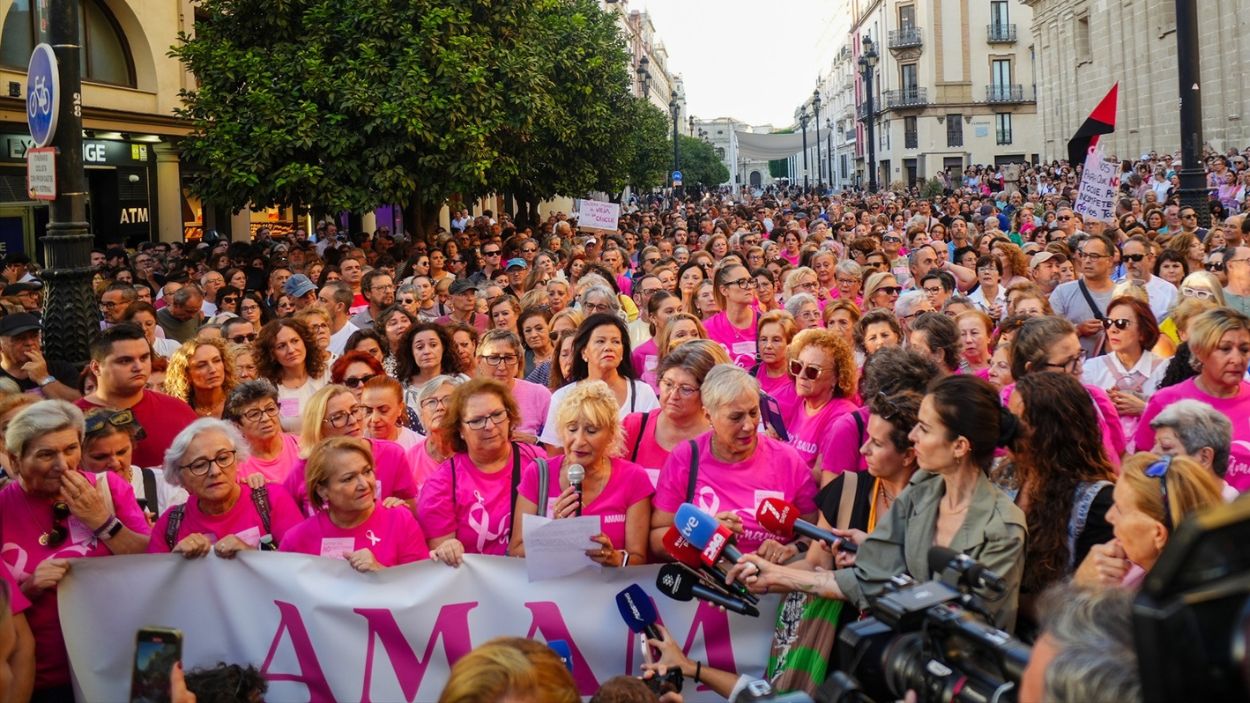 Concentración por los fallos en el cribado del cáncer de mama Sevilla / EP