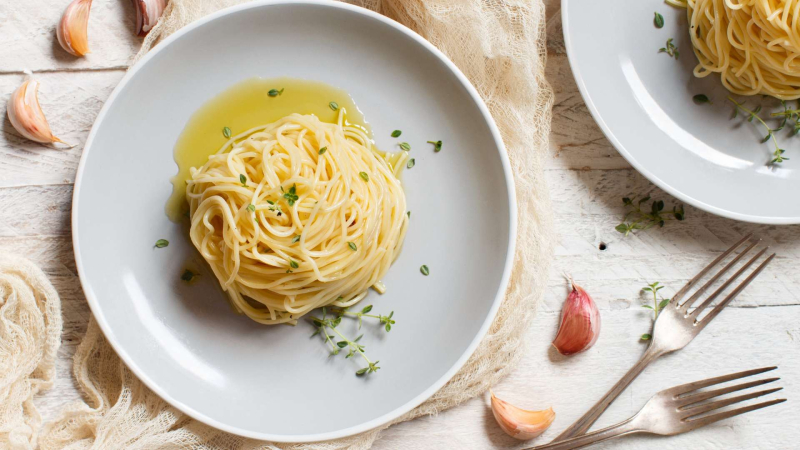 Espaguetis al ajillola receta de pasta fácil y rápida Espaguetis al ajillola receta de pasta fácil y rápida