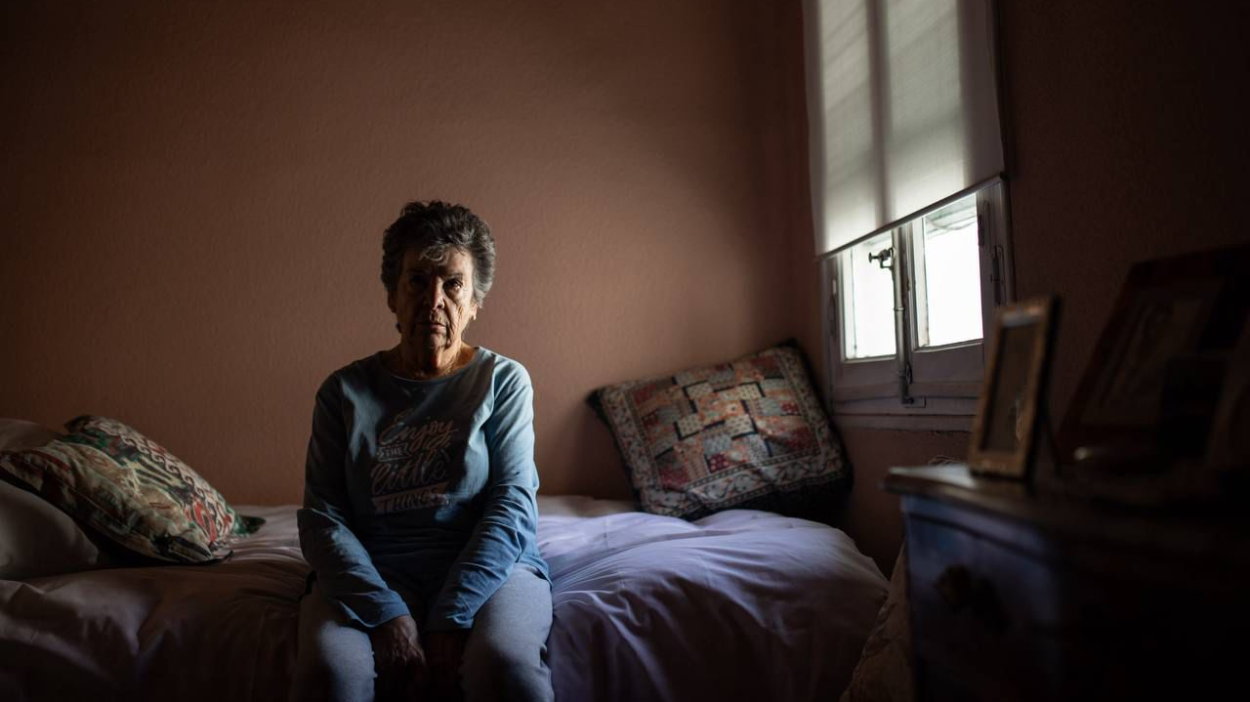 Maricarmen (87 años), en la casa de la que un fondo quiere desahuciarla con la aprobación del Tribunal Supremo. Sindicato de Inquilinas.