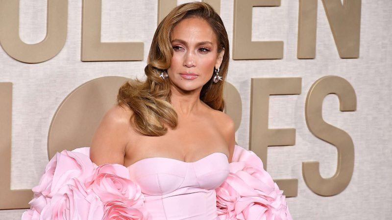 Jennifer Lopez en la edición número 81 de los Globos de Oro Jennifer Lopez en la edición número 81 de los Globos de Oro