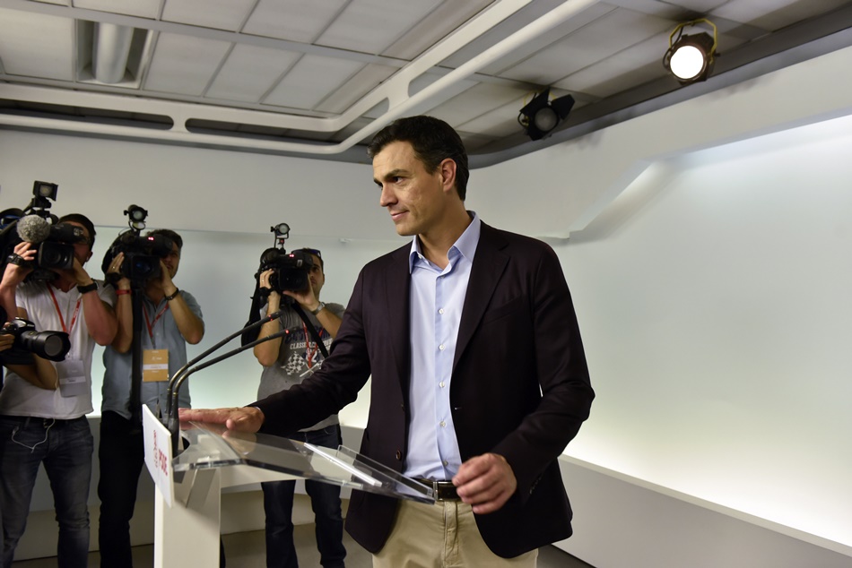 Pedro Sánchez momentos antes de dirigirse a los medios para confirmar su dimisión al frente del PSOE. 