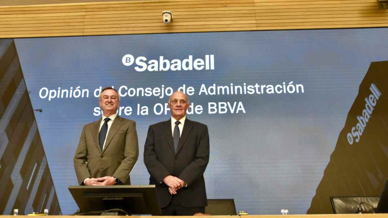 Josep Oliu y César González Bueno en una imagen de archivo. EP