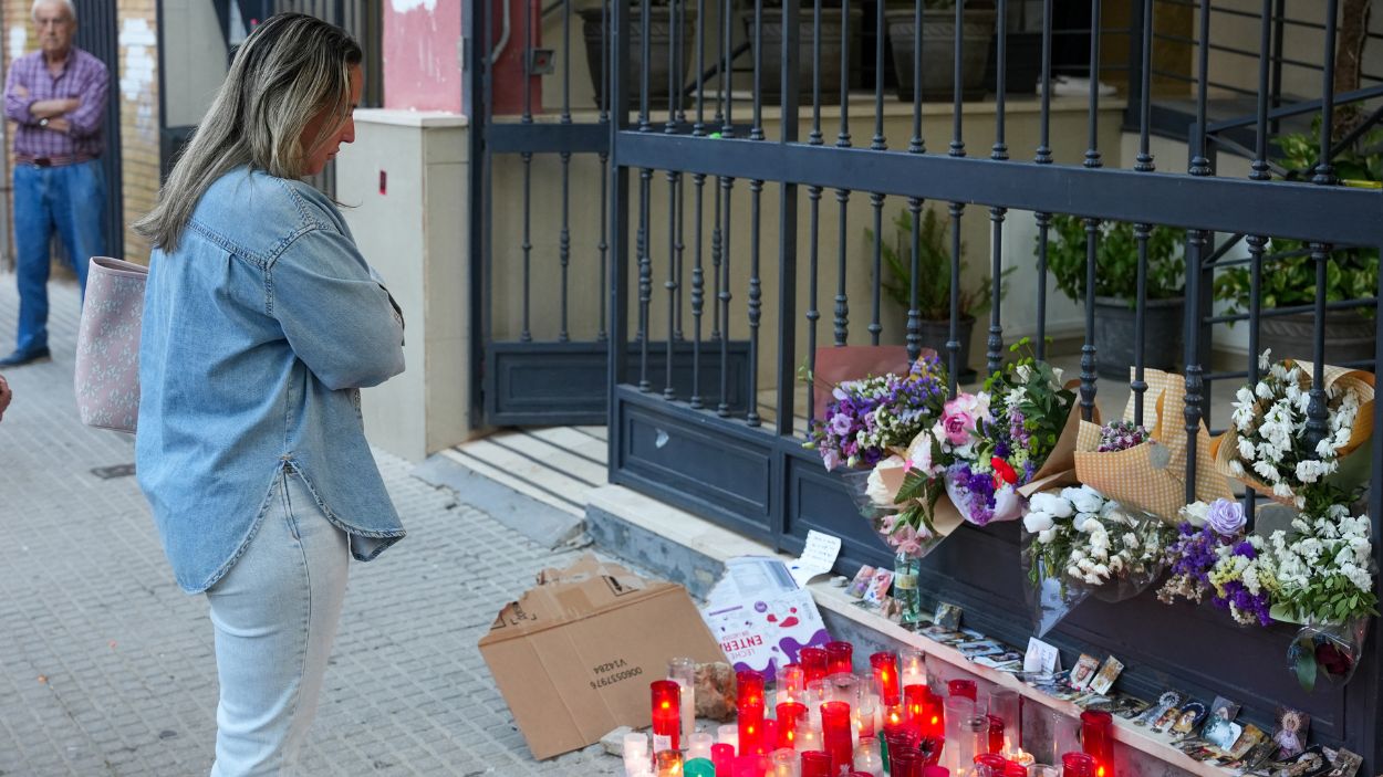 Concentración en Sevilla por el suicidio de una menor de edad que sufría acoso escolar. EP.
