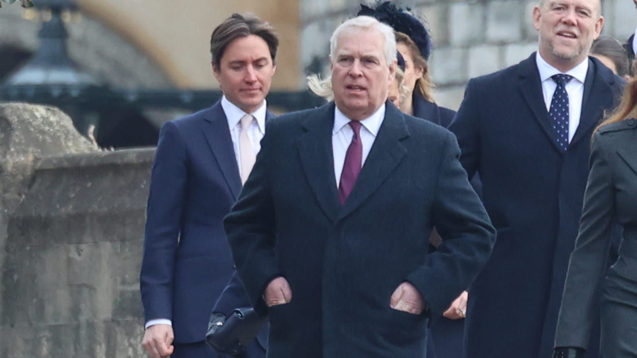 El Príncipe Andrés llegando al funeral por Constantino de Grecia en el Palacio de Windsor. EP.