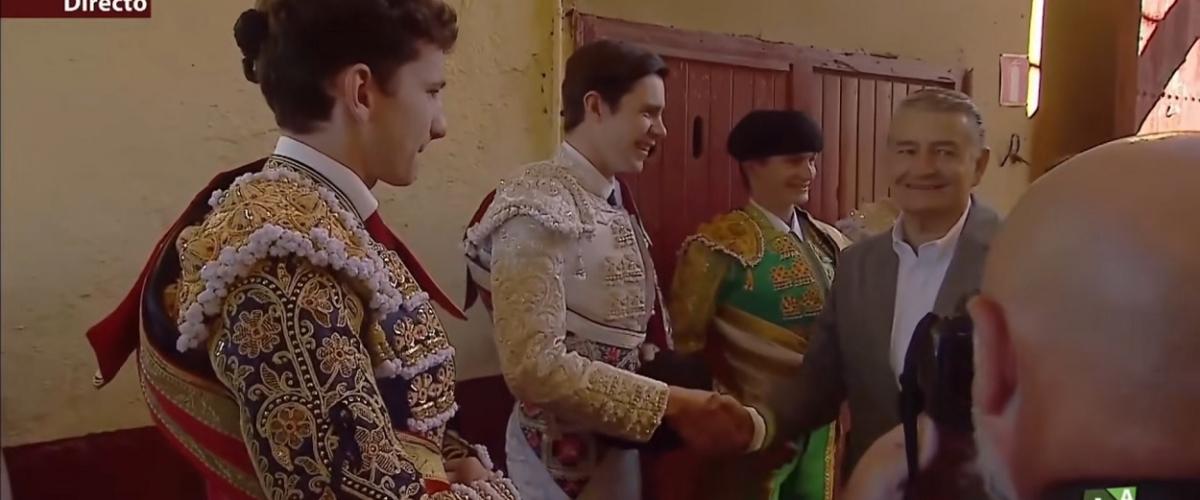 El nuevo Consejero de Sanidad de Moreno Bonilla, en los toros en el Día Mundial del Cáncer de Mama El nuevo Consejero de Sanidad de Moreno Bonilla, en los toros en el Día Mundial del Cáncer de Mama