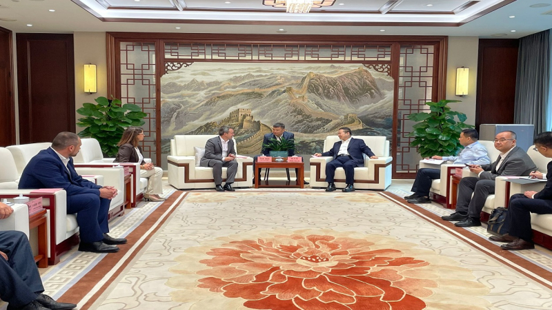 Visita de la expedición institucional jienense a la multinacional china Tianneng Visita de la expedición institucional jienense a la multinacional china Tianneng
