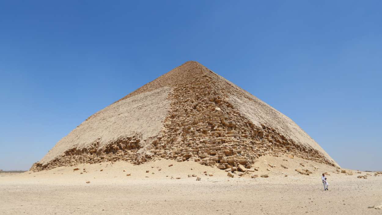 Una turista española, rescatada a 80 metros de profundidad dentro de una pirámide en Egipto. EP
