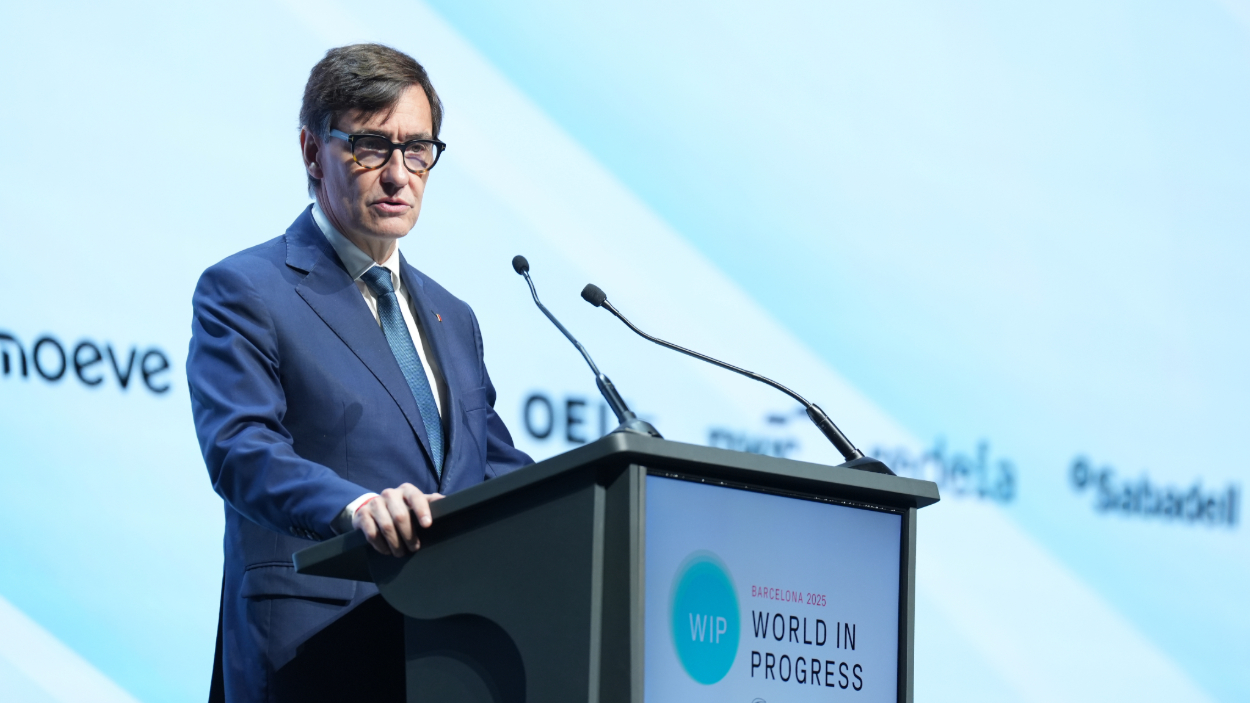 El president de la Generalitat, Salvador Illa, durante la segunda edición del foro 'World in Progress', en el Palau de Congressos de Catalunya de Barcelona. David Zorrakino / EP