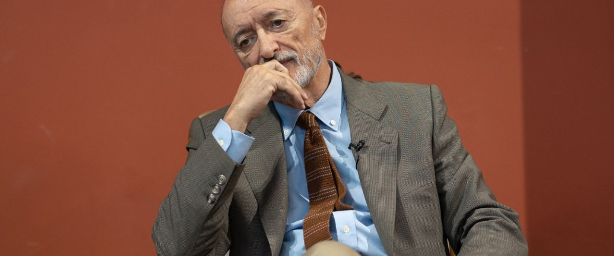 El enigmático mensaje de Reverte ante la decisión de Sánchez del cambio de hora: "¿Es un genio o no?"