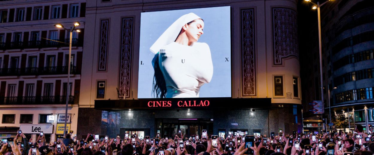 Rosalía se viste de luz: nueva estética católica y presentación de su disco 'Lux'