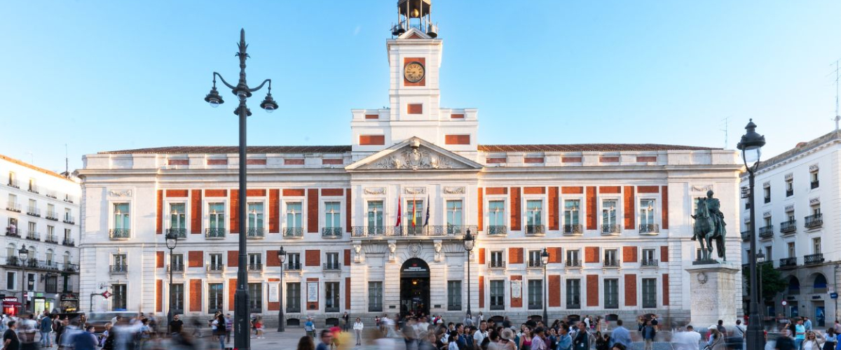 El Gobierno plasma en el BOE el pasado franquista de la sede del Gobierno de Ayuso pese a su oposición