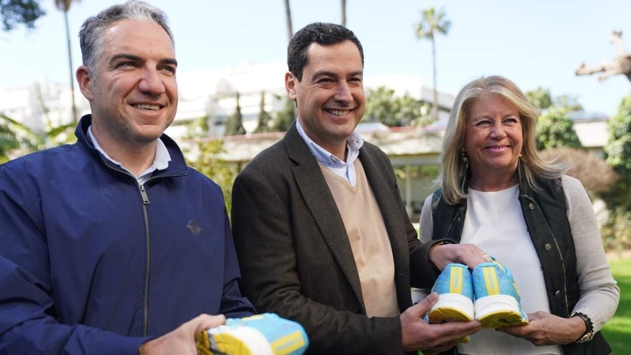 Elías Bendodo, Juanma Moreno y Ángeles Muñoz en un acto en Marbella. EP/Archivo.
