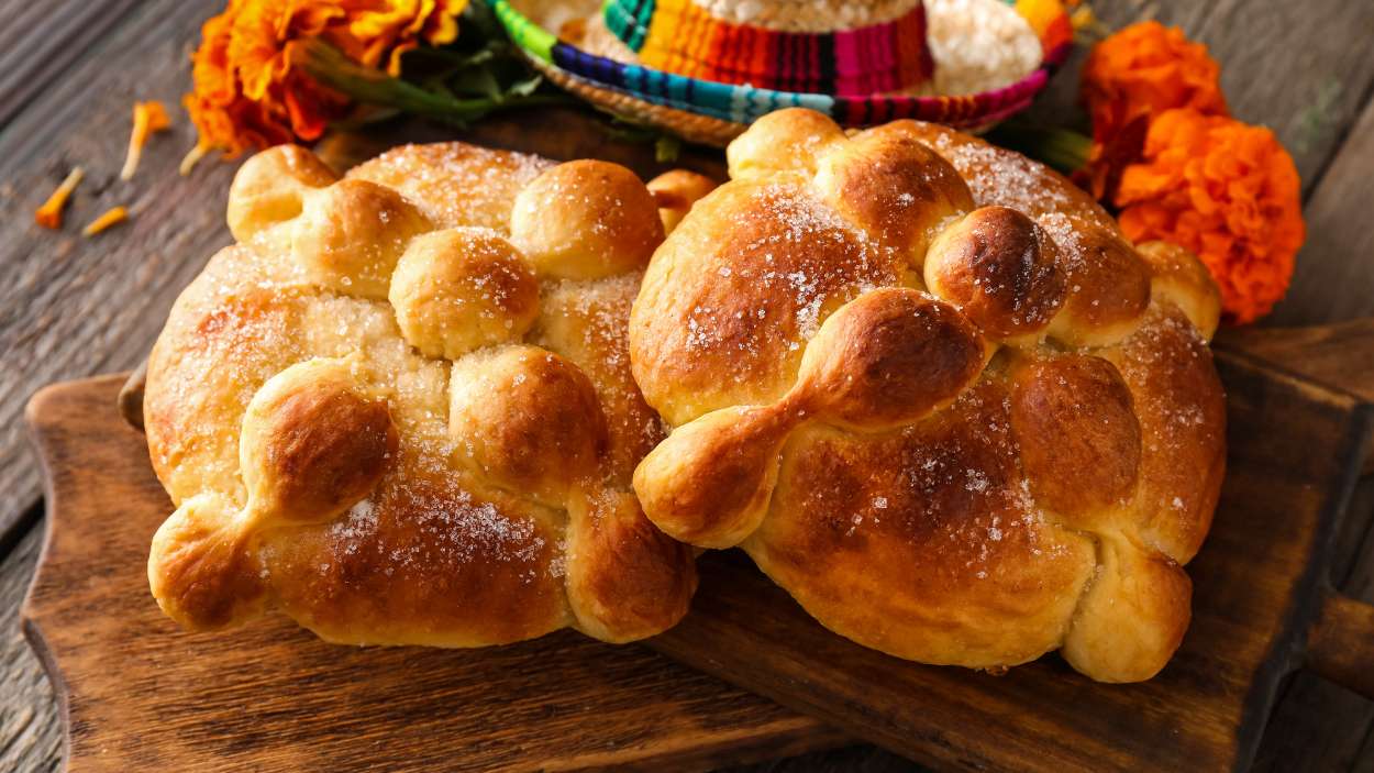 Cómo hacer pan de muerto mexicano paso a paso  el dulce más simbólico de Todos los Santos
