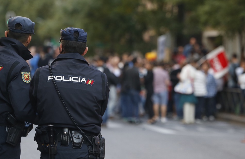 Agentes del Cuerpo Nacional de Policía de servicio.