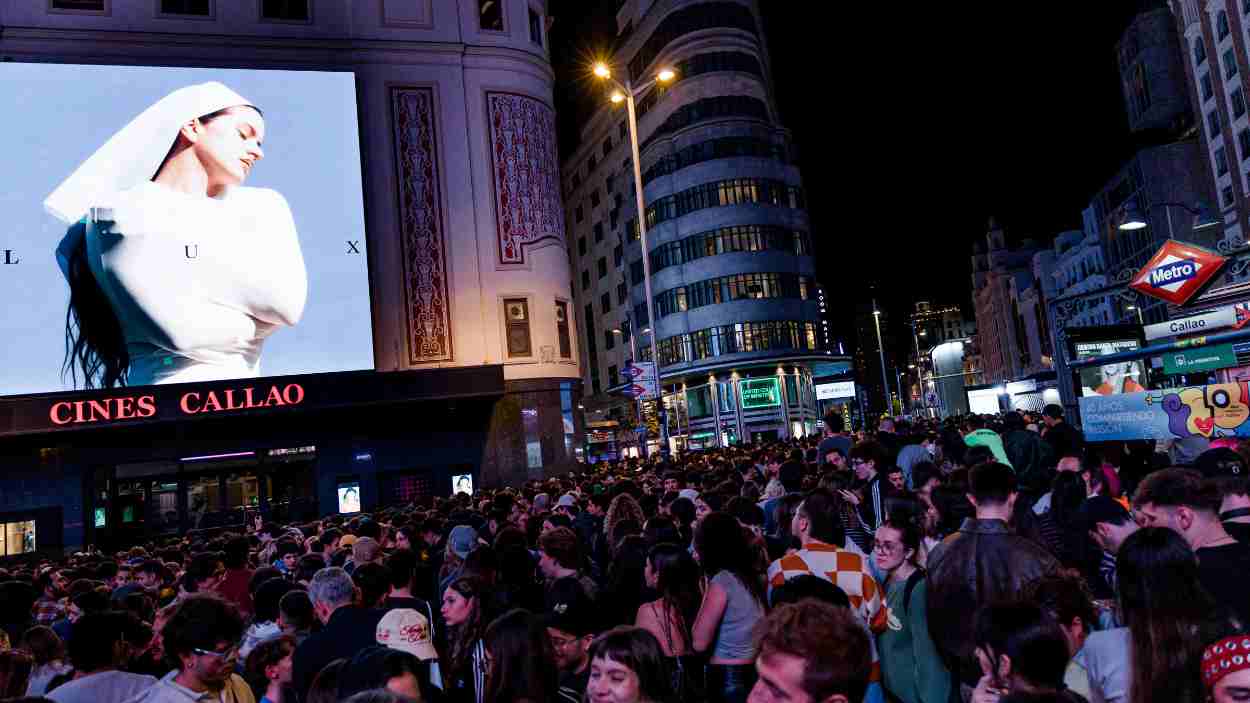 Anuncio disco de Rosalía en la plaza de Callao, Madrid. Europa Press