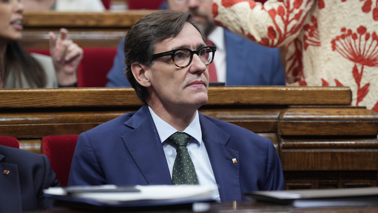 El presidente de la Generalitat, Salvador Illa, en el pleno del Parlament del 22 de octubre de 2025. David Zorrakino / EP