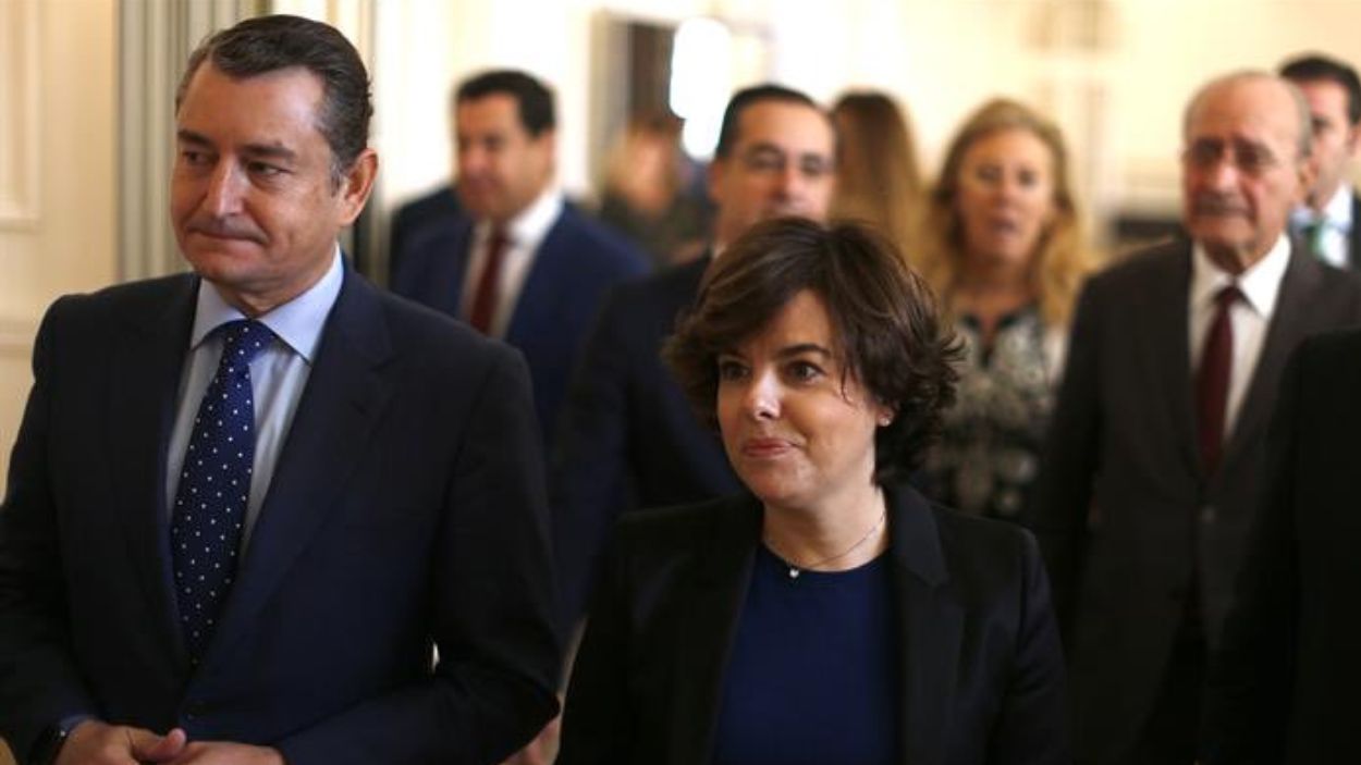 Antonio Sanz junto a Soraya Saenz de Santa María