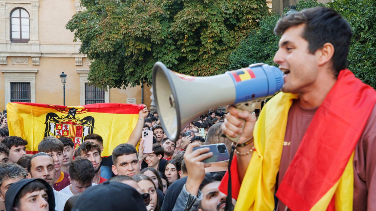El agitador ultra Vito Quiles en el acto 'España combativa' convocado en la Facultad de Derecho de la Universidad de Granada el 22 de octubre de 2025. EP. El agitador ultra Vito Quiles en el acto 'España combativa' convocado en la Facultad de Derecho de la Universidad de Granada el 22 de octubre de 2025. EP.