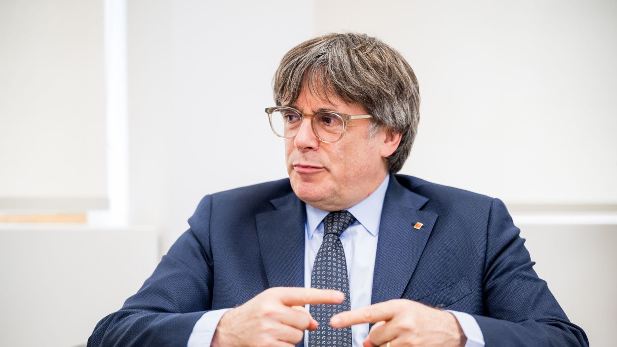 Puigdemont desliza una moción de censura y deja en manos de la militancia la ruptura con el PSOE. EP. Puigdemont desliza una moción de censura y deja en manos de la militancia la ruptura con el PSOE. EP.