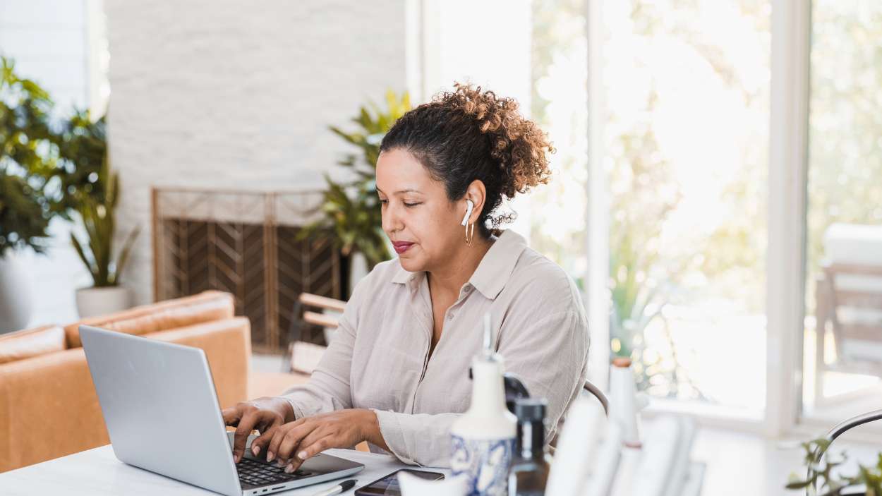 Una empleada gana el derecho a trabajar desde casa todos los días tras una histórica decisión en Australia Una empleada gana el derecho a trabajar desde casa todos los días tras una histórica decisión en Australia