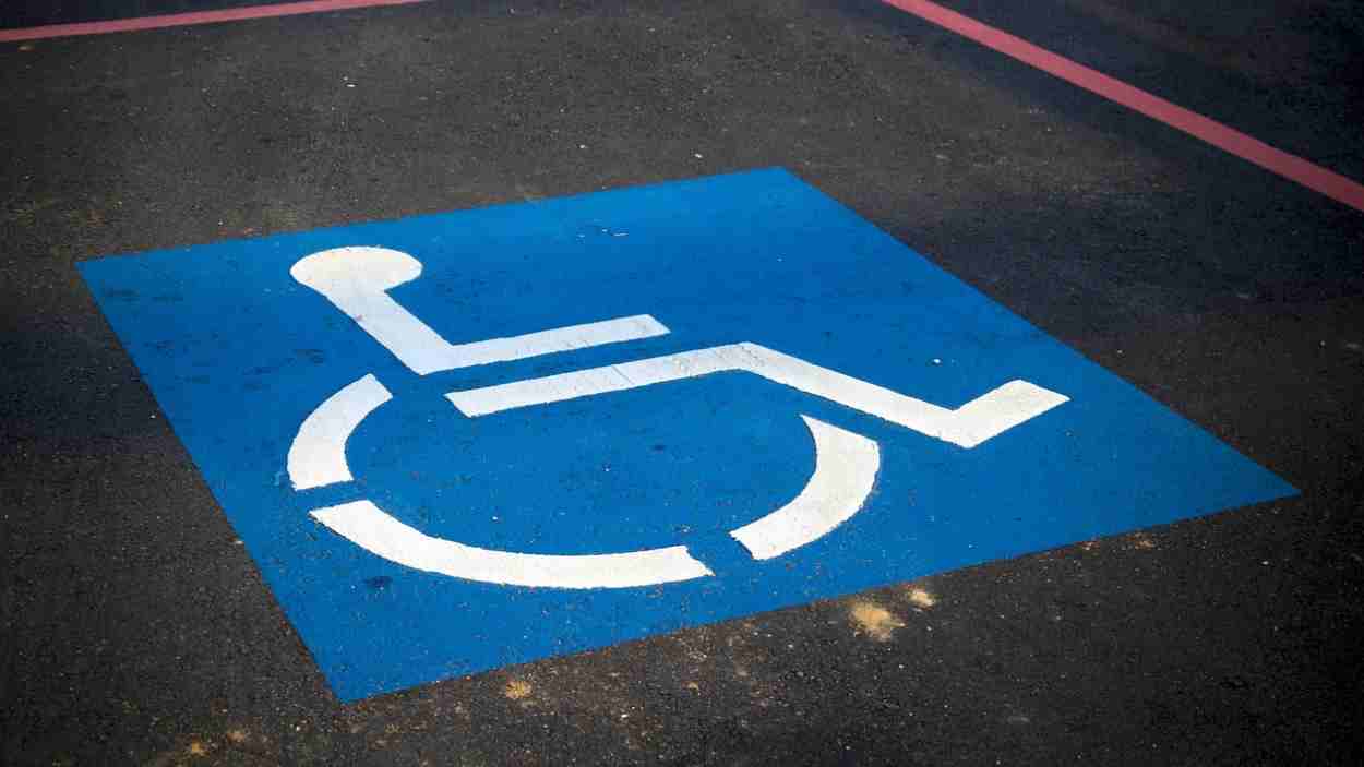 Estacionamiento discapacitados Estacionamiento discapacitados