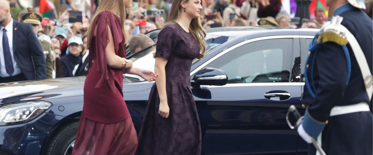 La princesa Leonor rompe con la tradición de las grandes marcas y sorprende con un vestido de H&M en Oviedo La princesa Leonor rompe con la tradición de las grandes marcas y sorprende con un vestido de H&M en Oviedo