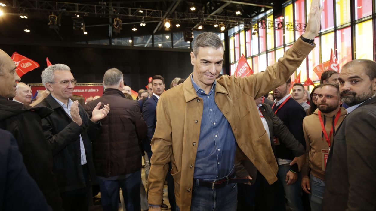 El presidente del Gobierno, Pedro Sánchez, participa en el lanzamiento del candidato del PSOE a la Junta de Castilla y León, Carlos Martínez. EP.   El presidente del Gobierno, Pedro Sánchez, participa en el lanzamiento del candidato del PSOE a la Junta de Castilla y León, Carlos Martínez. EP.