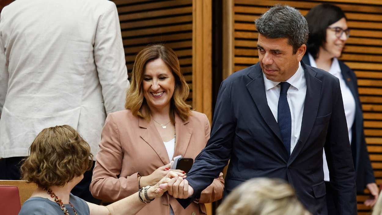 La alcaldesa de Valencia, María José Catalá y el presidente de la Generalitat valenciana, Carlos Mazón, llegan a una sesión de control en Les Corts Valencianes. EP/Archivo. La alcaldesa de Valencia, María José Catalá y el presidente de la Generalitat valenciana, Carlos Mazón, llegan a una sesión de control en Les Corts Valencianes. EP/Archivo.