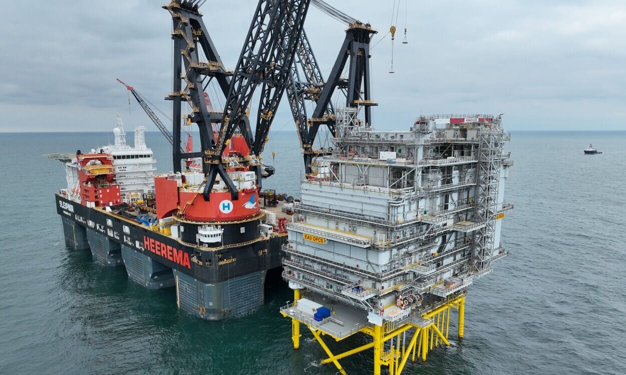 Iberdrola instala la estación convertidora de su parque eólico marino East Anglia THREE. IBERDROLA